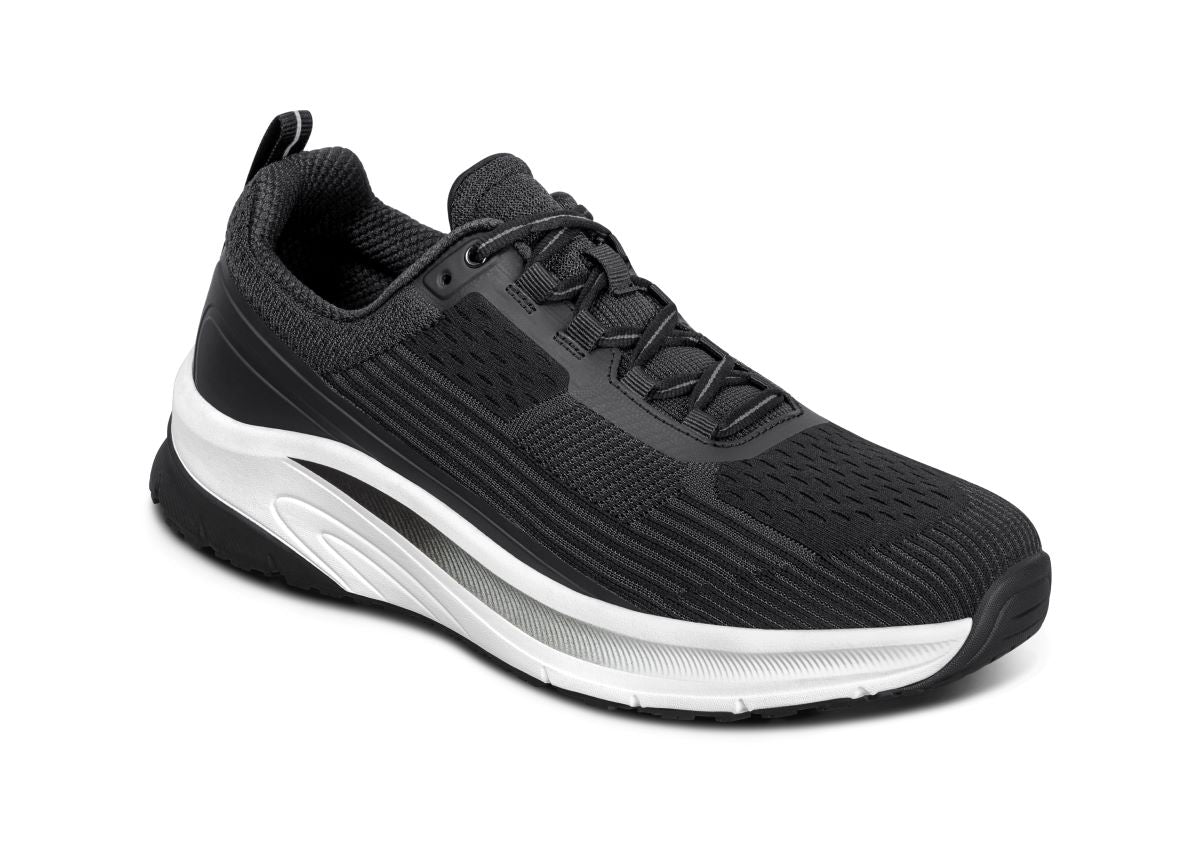Race Men's Running Shoes, Black, angle view